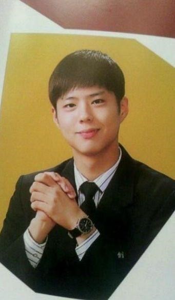 박보검, 과거 졸업사진서 풋풋한 매력 발산..“지금이랑 뭐가 달라?”