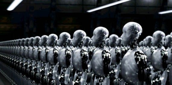 인공지능(AI) 로봇이 인간의 조력자가 될 것인지, 인간의 경쟁자가 될 것인지를 둘러싸고 전 세계적으로 갑론을박이 이어지고 있다. 인공지능 로봇과 인간의 관계를 그린 영화 '아이, 로봇'의 한 장면.