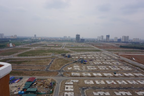 대우건설이 2012년부터 하노이에 건설 중인 신도시 스타레이크시티 전경. 하노이 중심가 서호지역에 여의도 3분의 2 면적인 2007만6000㎡ 면적에 조성중인 스타레이크시티는 정치, 산업, 외교, 주거의 신중심지로 거듭날 예정이다.