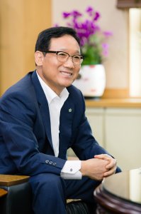 [이슈&사람]'최초에서 최고까지'..최금식 경기도시공사 사장