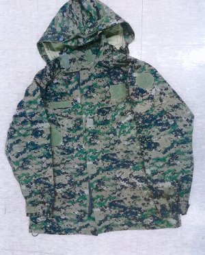 중국에서 특전사 방한복 유사 제품을 제조해 국내로 들여오려던 국내 군수품 제조·판매 및 수입업체 대표가 경찰에 적발됐다. 사진은 적발된 특전사 방한복 유사 제품.