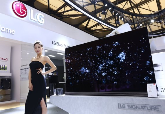 삼성-LG '가전 춘투'.. 'SUHD vs. OLED' TV대전 재점화 - 파이낸셜뉴스