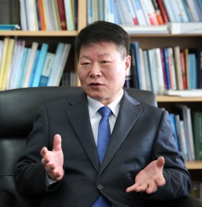 [이슈&amp;사람] 취임 8개월 맞은 신진균 특허심판원장 "품질중심 전환뒤 특허무효율 감소"