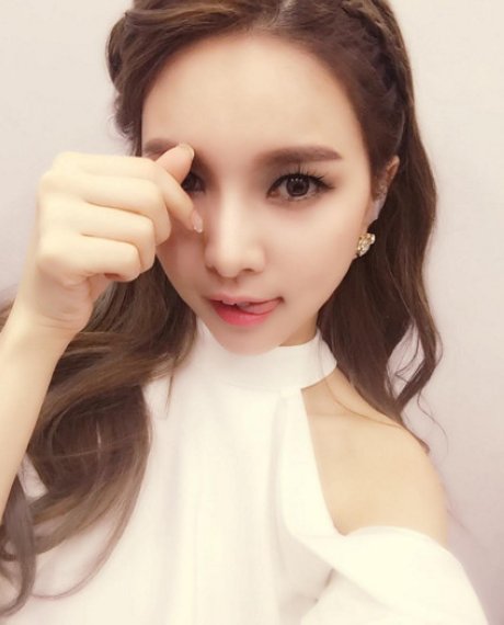 [fn★SNS] 피에스타 재이, 가녀린 어깨 노출로 청순미 과시..“여신인 줄”