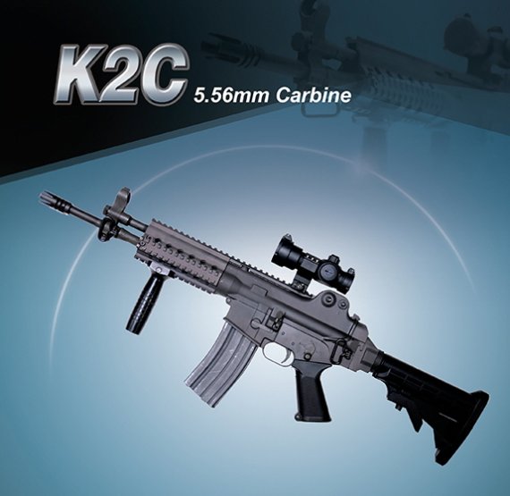 피카티니 레일 시스템과 스톡 개머리판을 적용한 K2 소총의 개량형 K2C 소총. 시가전과 현대전에 적합하게 개량된 돌격소총이다.