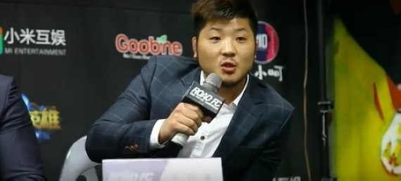 최홍만, 권아솔 도발에 기자회견장 빠져나가..“최홍만 돈벌이만 생각”