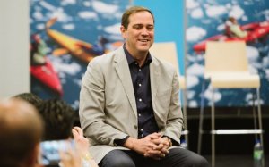 ▲척 로빈스 시스코 대표