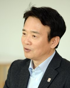 남경필 "보수 후보단일화, 비겁한 패배 지름길"..劉와 대립각