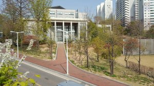 이화여대 입학관 앞 배꽃뜰 전경