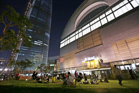 서울 잠실 롯데월드몰의 아레나광장