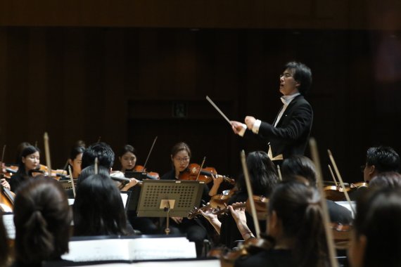 부천필하모닉오케스트라의 라 폴 주흐네 음악 축제 공연 장면. /사진=부천시립예술단 사무국 제공