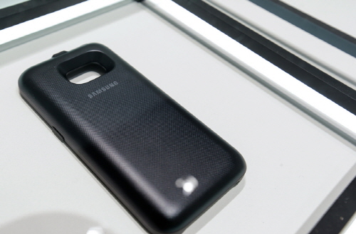 ▲삼성전자 무선충전 보조배터리 '백팩'