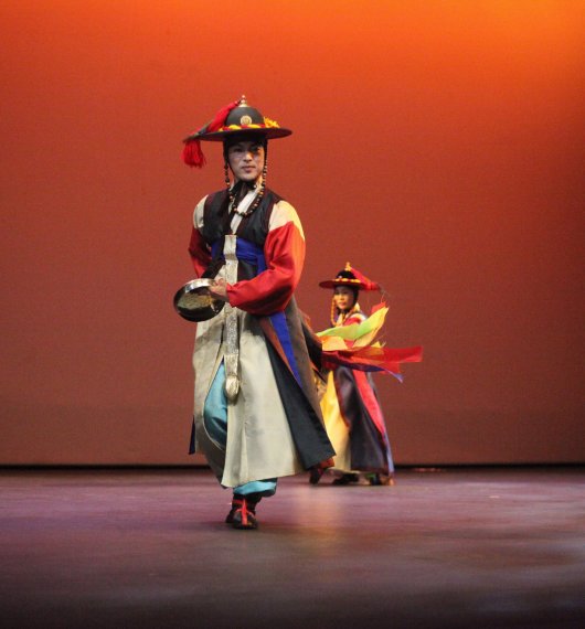 한국 전통 춤에 부는 '듀오 바람'