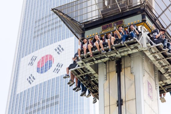 롯데월드 삼총사, 호국보훈의 달 맞아 ‘나라사랑’ 이벤트