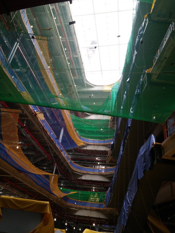 ▲신세계 동대구 복합환승센터 5층 공사 현장에서 옥상을 바라본 내부 전경.