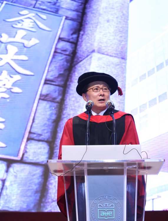 전호환 부산대 총장 취임 "연구 중심대학으로 이끌겠다"