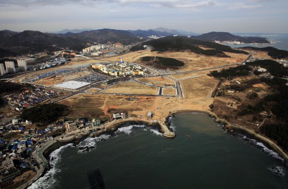 동부산관광단지에 대한 국내외 투자가 순조롭게 추진되면서 명품 관광단지의 면모를 갖춰가고 있다. 부산 기장군 기장읍 대변·시랑리 일대에 조성중인 동부산관광단지 전경