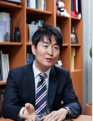 [제1회 글로벌 부산관광포럼 참가자 인터뷰] 서원석 경희대학교 교수 "부산, 마이스형 관광도시 돼야"