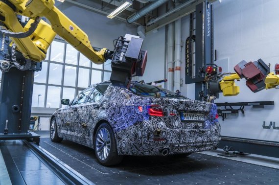 BMW '광학측정 셀 시스템' 도입…로봇 팔이 3D 데이터 모델 만들어