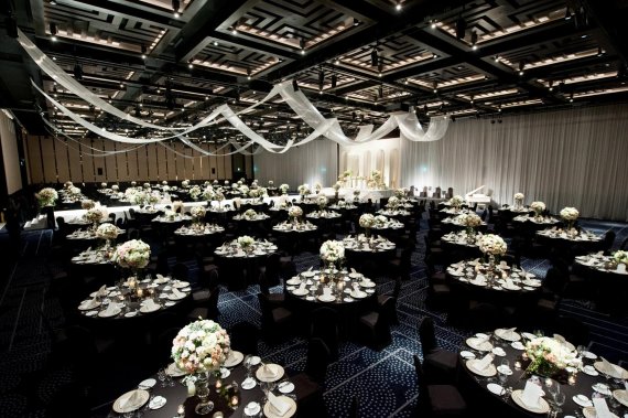 그랜드 인터컨티넨탈 서울 파르나스는 21일 '글리터링 베일컨셉'의 '2016 웨딩 컬렉션'을 특급호텔 가운데 최대 규모로 그랜드 볼룸에서 개최한다.