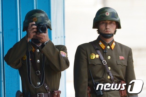 굶주림 견디지 못한 북한군인, 중국 건너가 가정집에서..