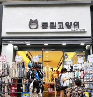 액세서리전문점 못된고양이, 블랙&화이트 매장 인테리어 도입