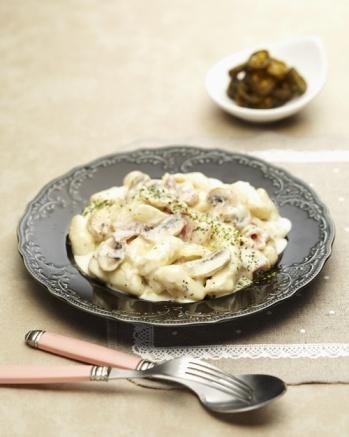 ㈜SF이노베이션 스쿨푸드의 ‘매운 까르보나라 파스타 떡볶이’