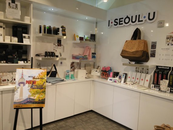 LA 베벌리 힐스 한국 중소기업제품 판매장에 설치된 서울 중소기업 명품관 모습.