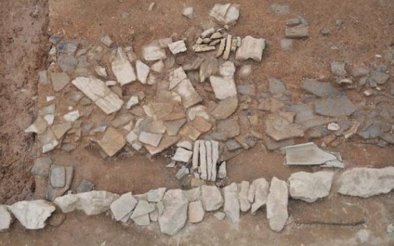 동승방지 북측기단 치미 노출상태