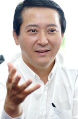 ‘취임 1년’ 권영수 LG U+ 부회장의 포부 "IoT, AI, VR에 승부수… '1등 DNA'이식"