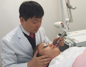 치료 힘든 여드름 흉터, 공기압복원술이 효과...SCI 논문 게재