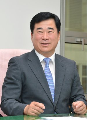 [이슈&amp;사람] 33년 공직 마감 정경진 부산시 행정부시장