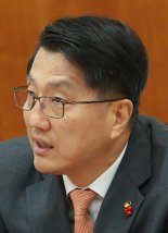 진웅섭 금감원장 "은행권 가계대출 2017년 증가율 6%대로"