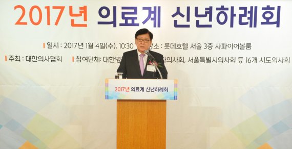 의료계 신년인사회 참석한 정진엽 장관