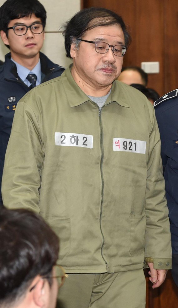 박채윤씨로부터 뇌물을 받았다는 혐의를 받는 안종범 전 청와대 정책조정수석