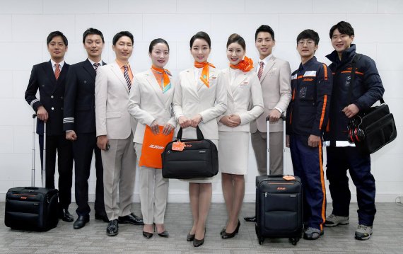 제주항공, 승무원 유니폼 액세서리 변경