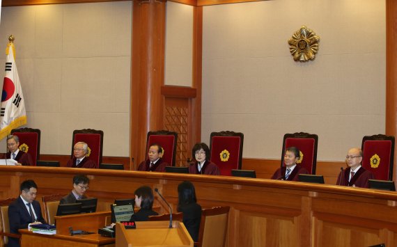 탄핵심판 '타이머' 가동 시작..헌재 재판관 전원 근접경호