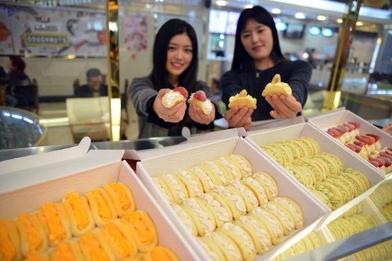 "달콤한 생크림 오믈렛 맛보세요"