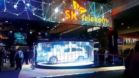 SK텔레콤은 시속 170km의 초고속 주행환경에서 3.6Gbps(초당 기가바이트) 속도로 통신하는 데 성공한 'T5'를 전시했다. 사진=김미희 기자