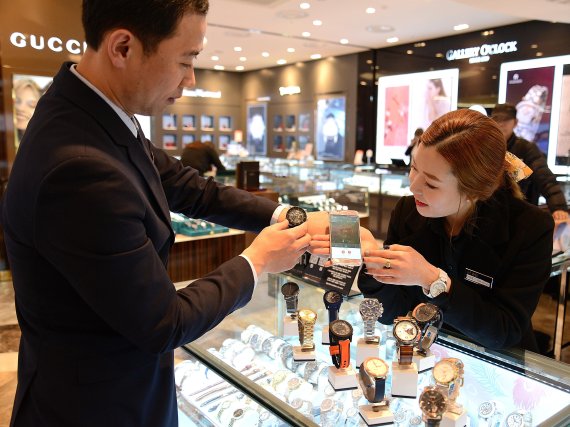 "하이브리드 스마트워치 뜬다"