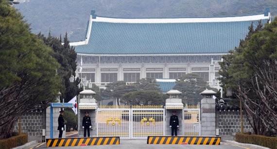 박 전 대통령 검찰 출두...靑 침통한 분위기