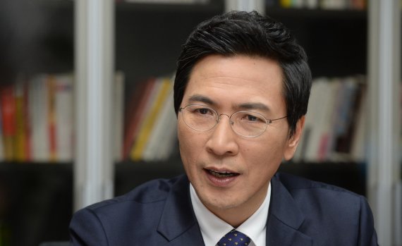 안희정 측 "朴 전 대통령 검찰 조사, 시대교체의 출발점 되길"