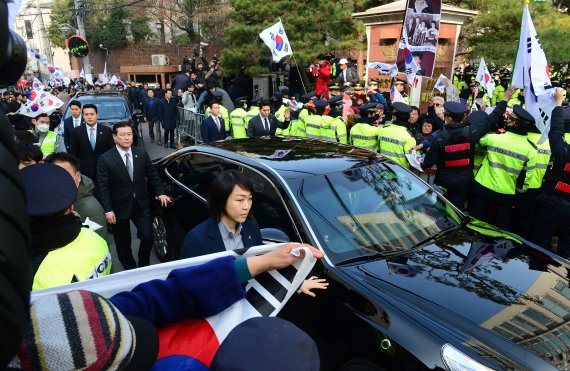 검찰로 출발하는 박 전 대통령