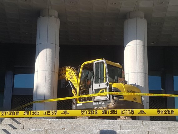 [현장르포] 수습기자 국민참여재판 참관기..‘최순실 사태 분노’ 대검 돌진한 굴착기 기사 재판