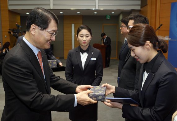 [은행권 혁신 바람] 신한은행 "미래 은행의 경쟁상대는 ICT기업"