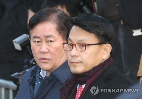 최경환 자유한국당 의원(왼쪽)과 윤상현 의원.