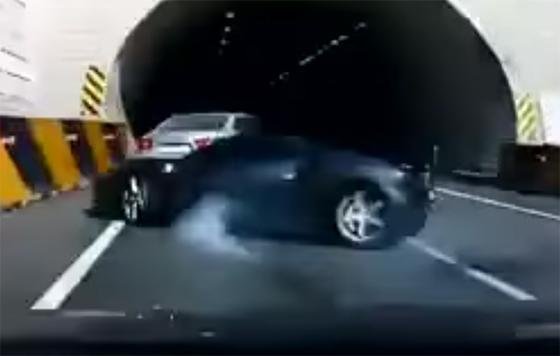 서울춘천간 고속도로에서 발생한 이른바 '페라리 교통사고' 장면이 담긴 블랙박스 영상이 공개됐다./유튜브