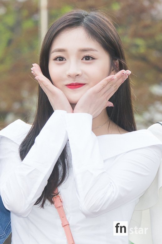 [포토] 프리스틴 결경, ‘사랑스럽게 양손엄지척’