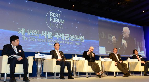 [18th 서울국제금융포럼] "비대면채널 대전환… 금융권, ICT기술 갖춰야 생존"