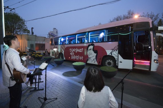 '더플레이버스 김광석'과 저녁 야외 음악공연